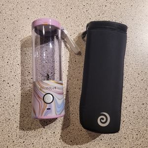 NWOT BlendJet 2, 16 oz in geode colorway with black travel case